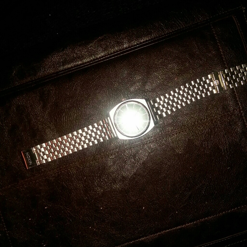 COPY - Nixon time teller silver emerald face